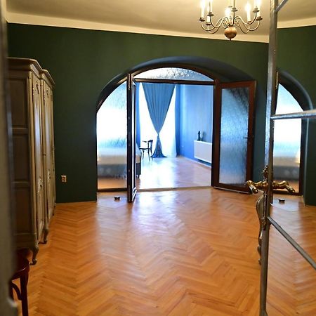 Lovely 2 Bedroom Apartment In Historic City Center Sibiu Exterior foto