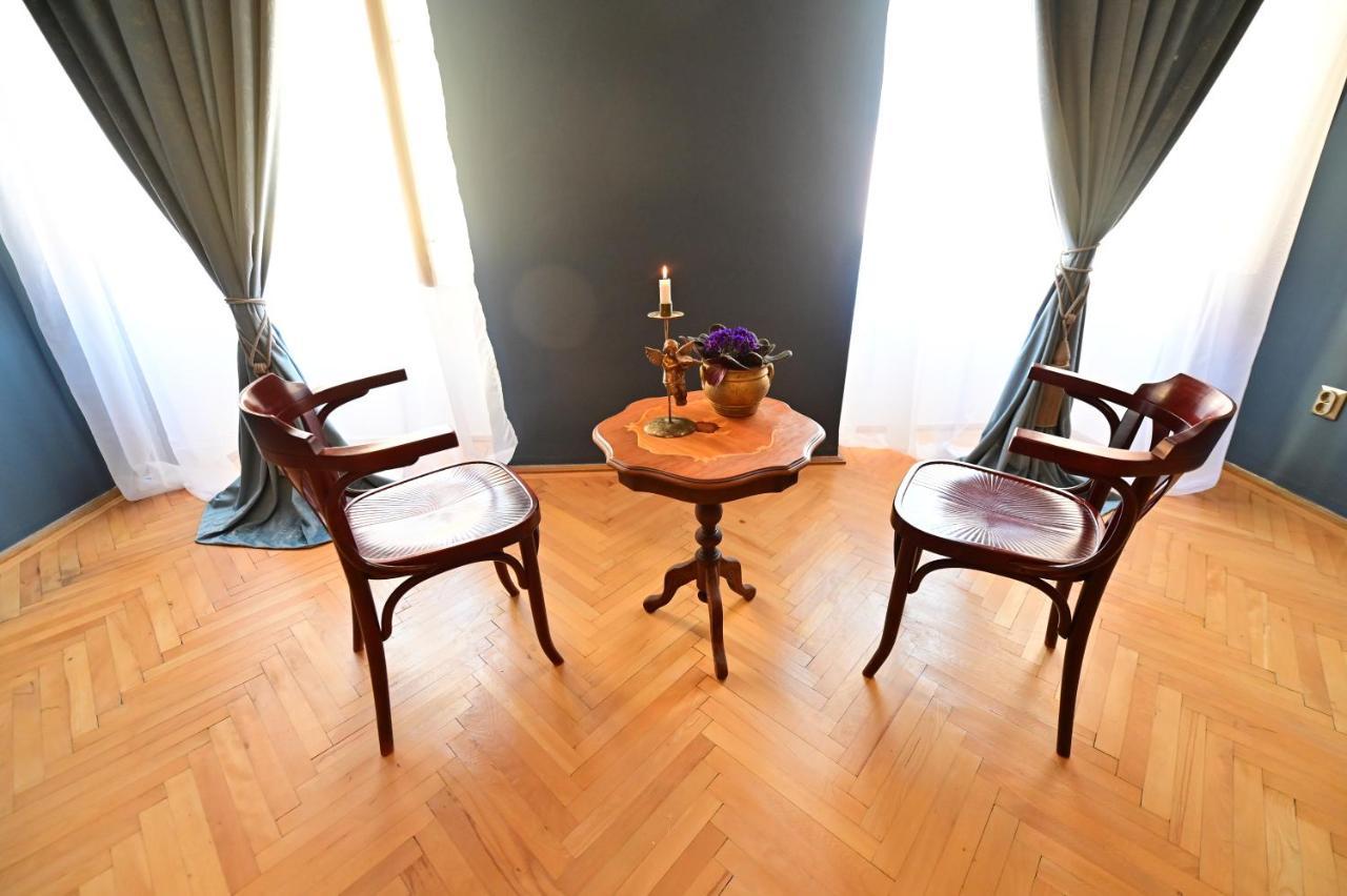 Lovely 2 Bedroom Apartment In Historic City Center Sibiu Exterior foto
