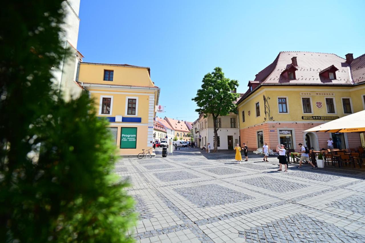 Lovely 2 Bedroom Apartment In Historic City Center Sibiu Exterior foto