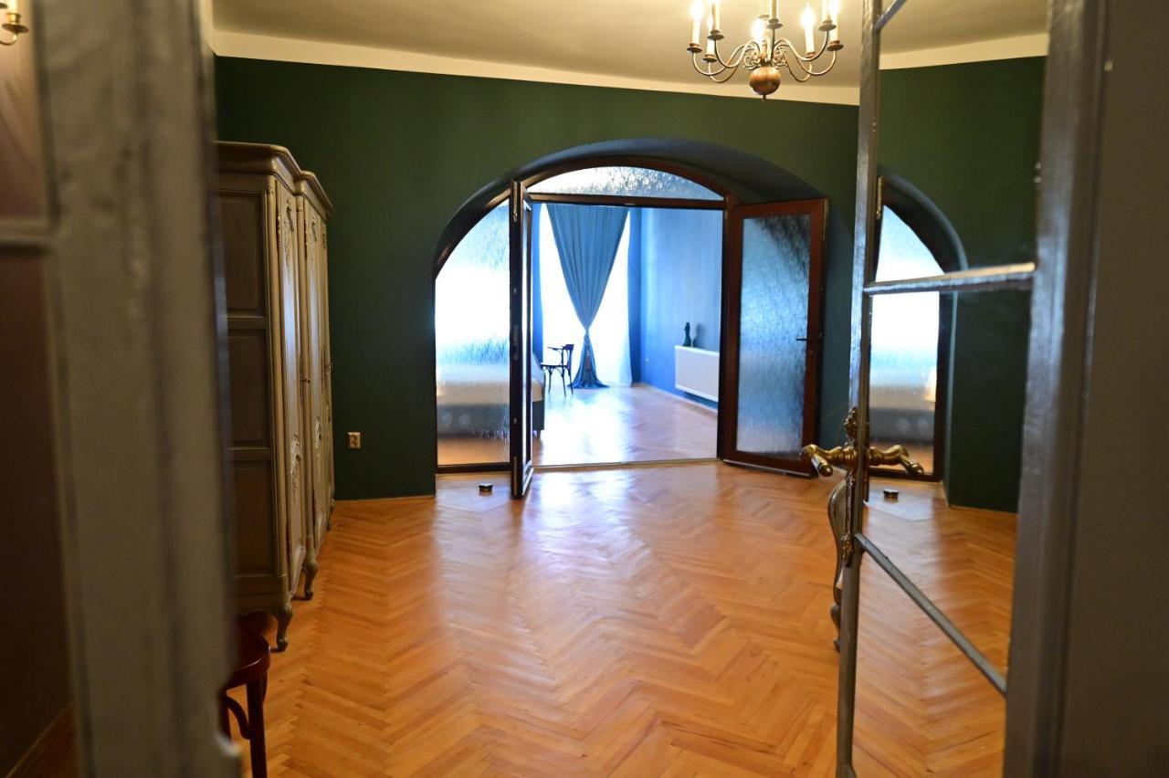 Lovely 2 Bedroom Apartment In Historic City Center Sibiu Exterior foto